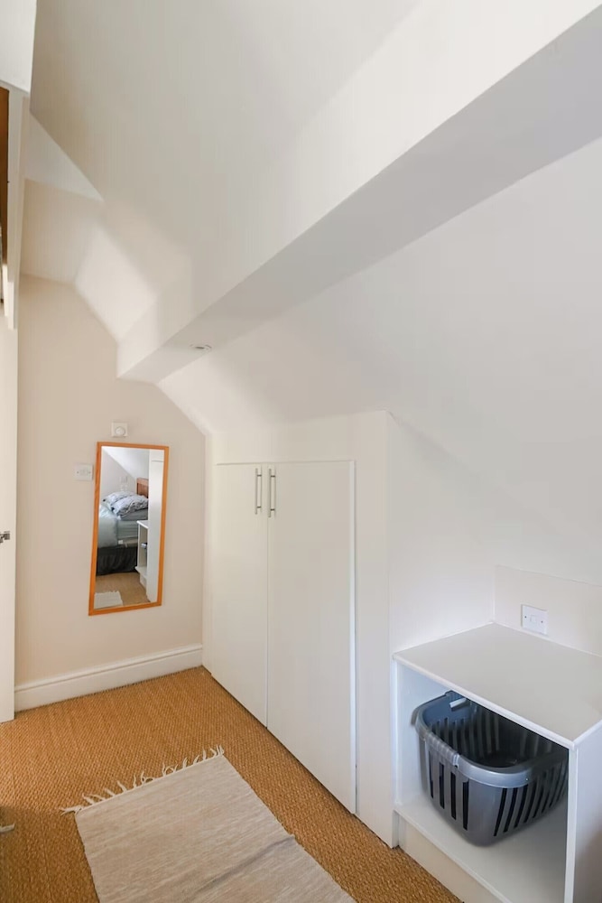 Moseley - House - Sleeps 4 - Parking - Garden