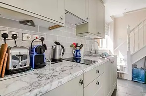 Moseley - House - Sleeps 4 - Parking - Garden