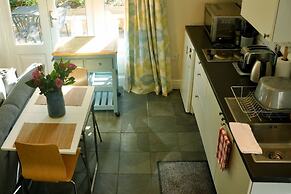 Moseley - House - Sleeps 4 - Parking - Garden