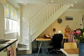 Moseley - House - Sleeps 4 - Parking - Garden