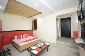 OYO 29852 Hotel Golden View