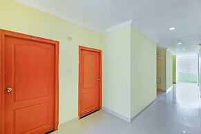 OYO 30151 Golden Hive