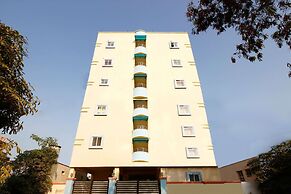 OYO 30151 Golden Hive