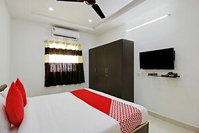 OYO 30151 Golden Hive