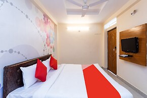 OYO 36211 Hotel Padma Palace