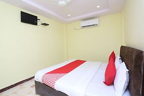 OYO 36667 Hotel Manoj