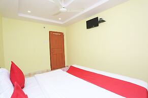 OYO 36667 Hotel Manoj
