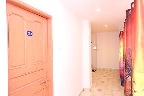 OYO 36667 Hotel Manoj