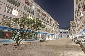 Townhouse 808 Royal Palms Shared Serviced Apartment