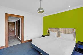 Townhouse 808 Royal Palms Shared Serviced Apartment