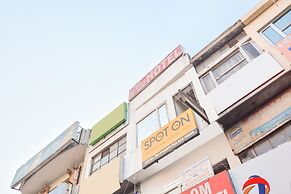 SPOT ON 36686 Hotel Om Shanti Palace