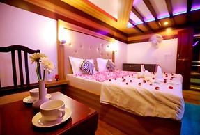 Indiavacationz Houseboat