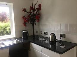 2 Bed Flat, Dedicated Workspace, Parking, 4KTV