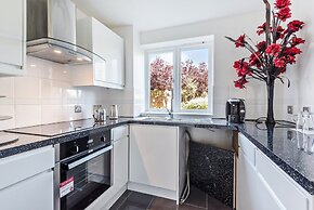 2 Bed Flat, Dedicated Workspace, Parking, 4KTV