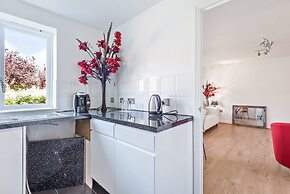 2 Bed Flat, Dedicated Workspace, Parking, 4KTV