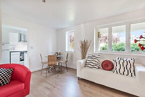 2 Bed Flat, Dedicated Workspace, Parking, 4KTV