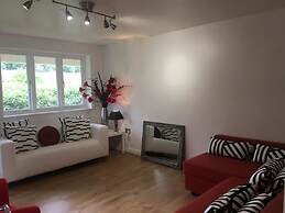 2 Bed Flat, Dedicated Workspace, Parking, 4KTV