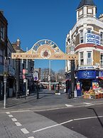 2 Bed Flat, Dedicated Workspace, Parking, 4KTV