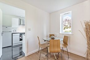 2 Bed Flat, Dedicated Workspace, Parking, 4KTV