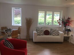 2 Bed Flat, Dedicated Workspace, Parking, 4KTV