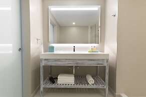 Luxury Collection at Sea Breeze Beach House by Ocean Hotels