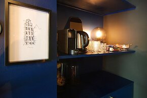 1637 Historic Canal View Suites