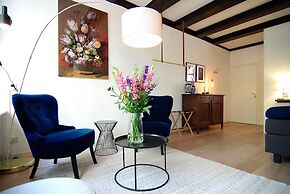 1637 Historic Canal View Suites