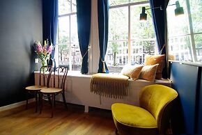 1637 Historic Canal View Suites