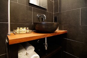 1637 Historic Canal View Suites