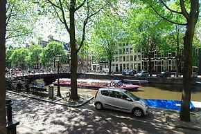 1637 Historic Canal View Suites