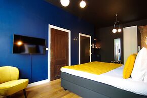 1637 Historic Canal View Suites