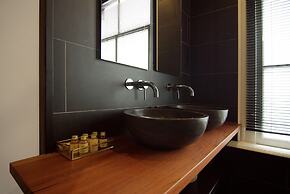 1637 Historic Canal View Suites