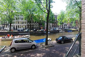 1637 Historic Canal View Suites