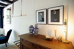 1637 Historic Canal View Suites