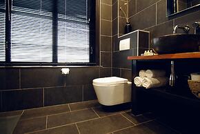 1637 Historic Canal View Suites