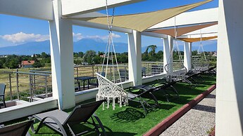 Peloton Inn