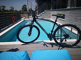 Peloton Inn