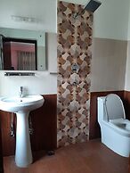 Hotel River Holiday Inn