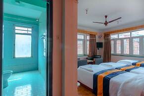 Hotel River Holiday Inn