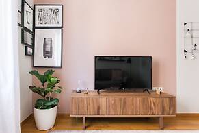 UPSTREET Delightful 1BD Apt in Plaka
