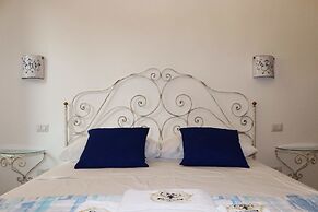 Clelia's Boutique Rooms & Suites