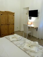 Clelia's Boutique Rooms & Suites