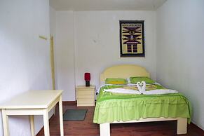 Hostal Santa Cruz Backpackers