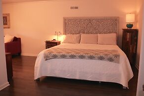 Belmont Blvd Bed and Breakfast