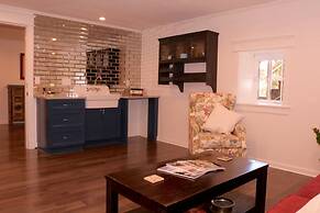 Belmont Blvd Bed and Breakfast