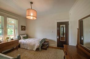 Belmont Blvd Bed and Breakfast