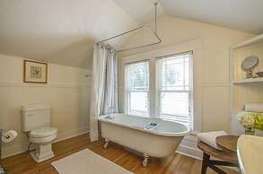 Belmont Blvd Bed and Breakfast