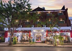 The Experience Walking Street Chiang Mai