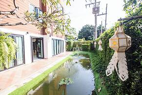 The Experience Walking Street Chiang Mai