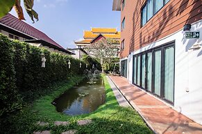 The Experience Walking Street Chiang Mai
